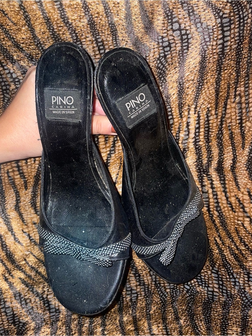 Pino black kitten heels